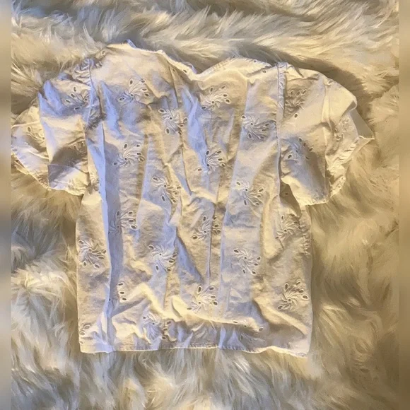 Girl Zara White Eyelet Blouse. - Picture 4 of 4